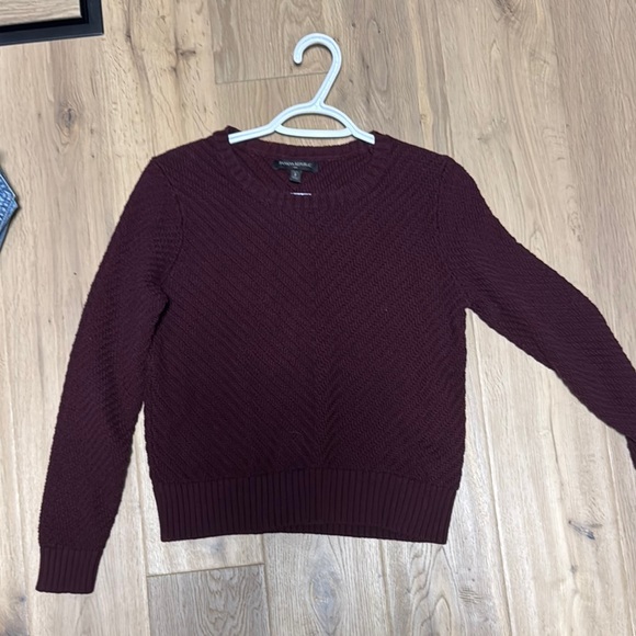 Banana Republic burgandy Knit Crew Neck Sweater - Picture 1 of 3